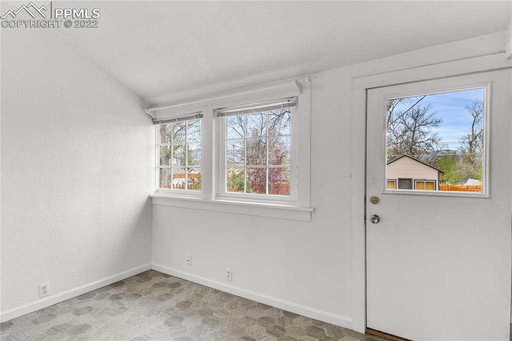 Listing 6860752, Image 33 of 49