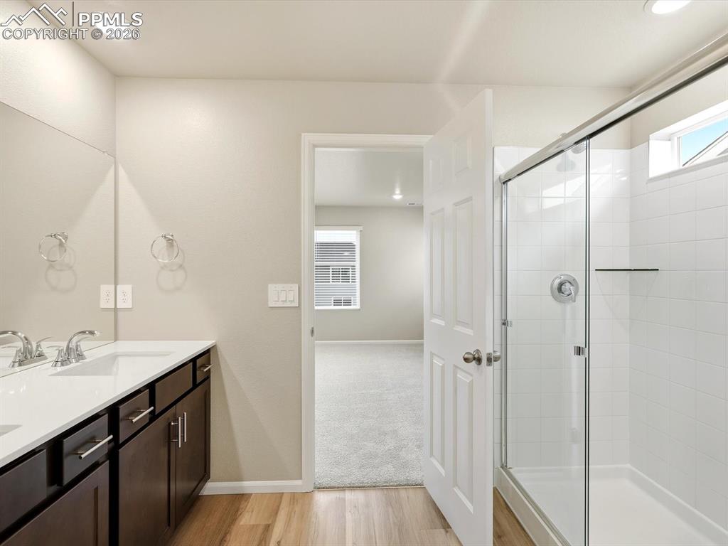 Image 18 of 28: Bathroom