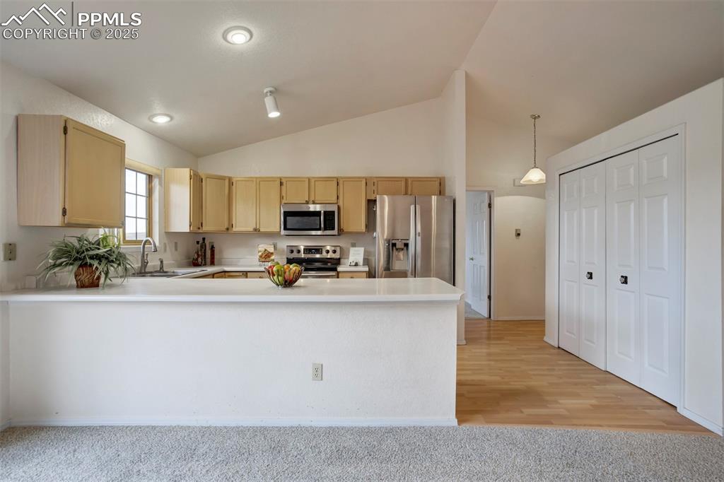 Image 13 of 39: Kitchen