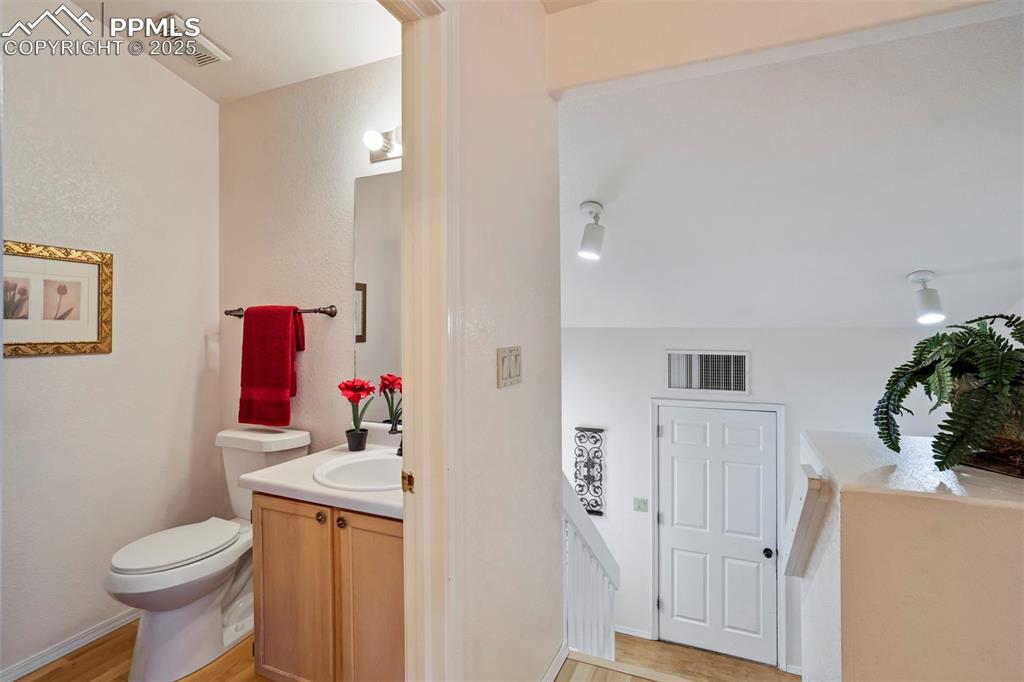 Image 16 of 39: Bathroom