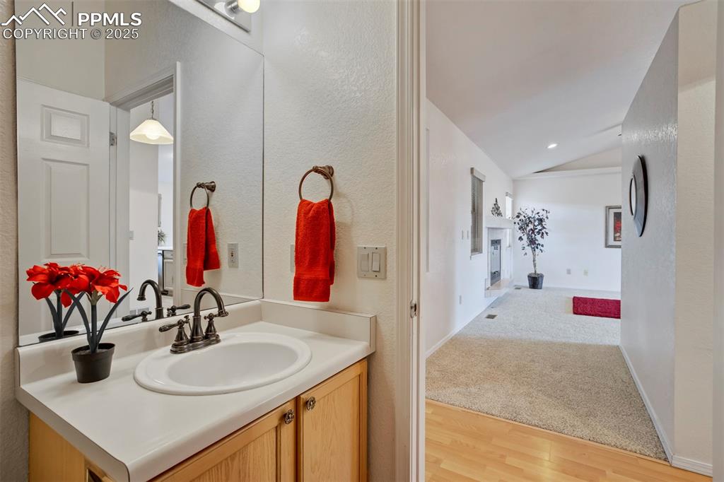 Image 18 of 39: Bathroom