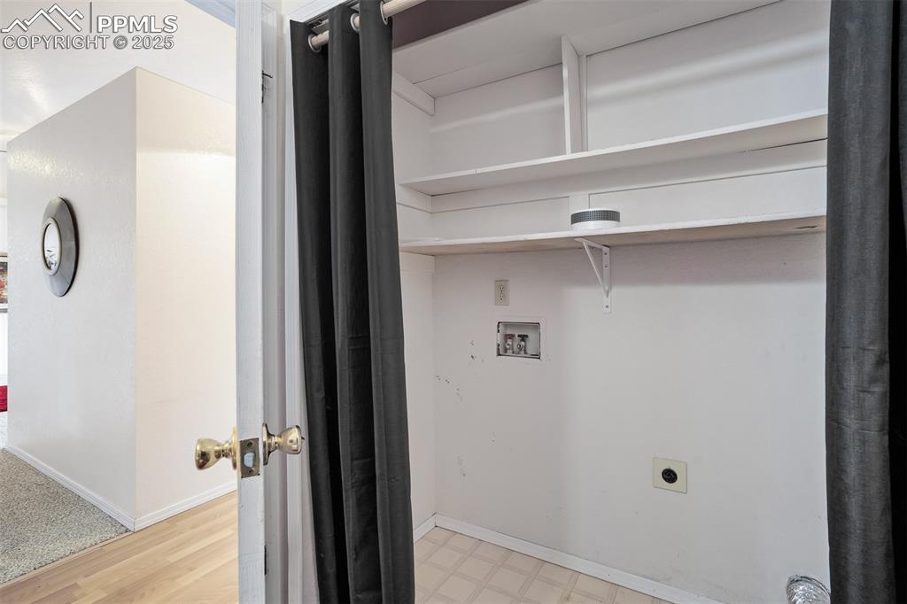 Image 19 of 39: Laundry