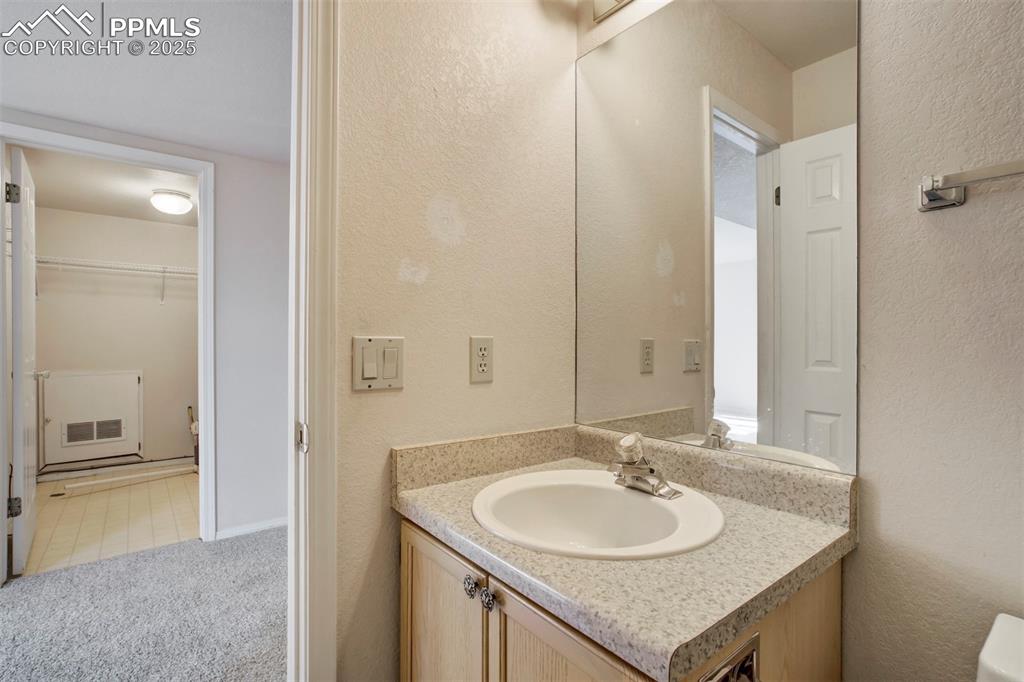 Image 35 of 39: Bathroom