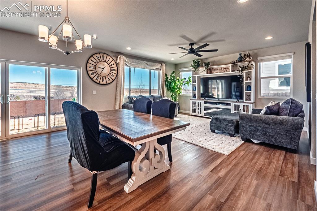 Image 9 of 38: Dining Area