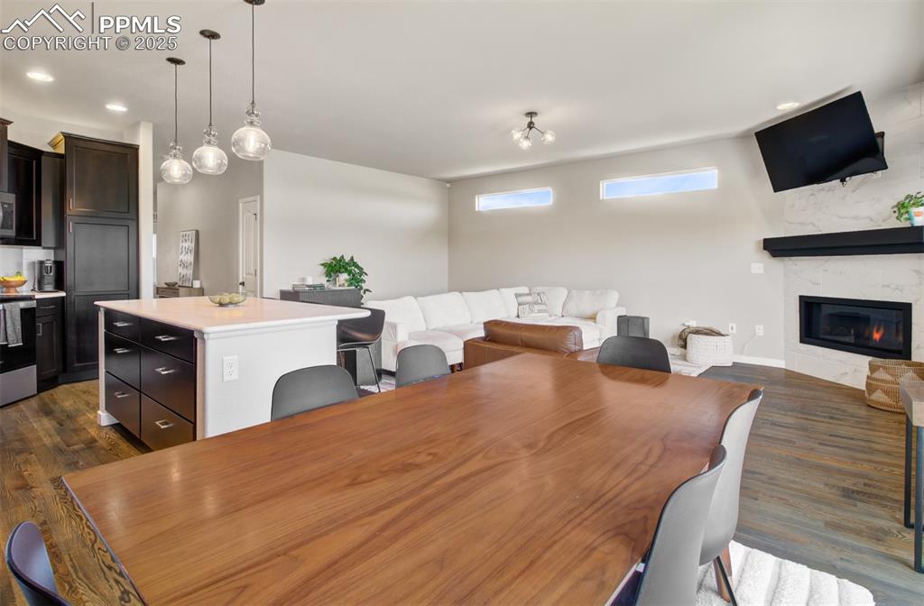 Image 13 of 38: Dining Area