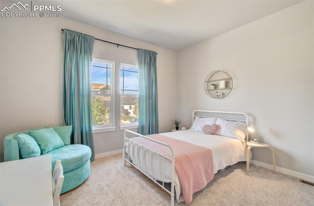 Image 18 of 38: Bedroom