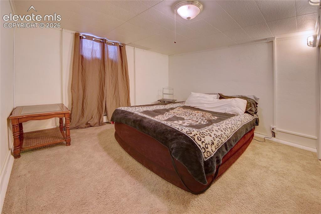 Image 17 of 24: Bedroom