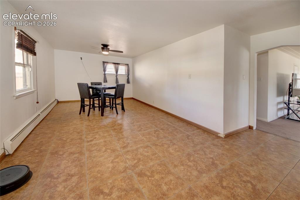Image 19 of 24: Dining area