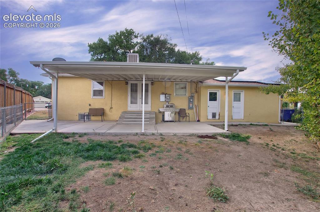 Image 5 of 24: Back house