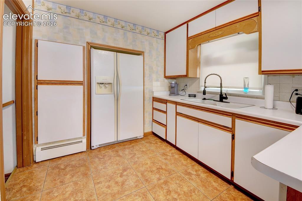 Image 7 of 24: Kitchen
