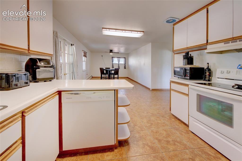 Image 9 of 24: Kitchen