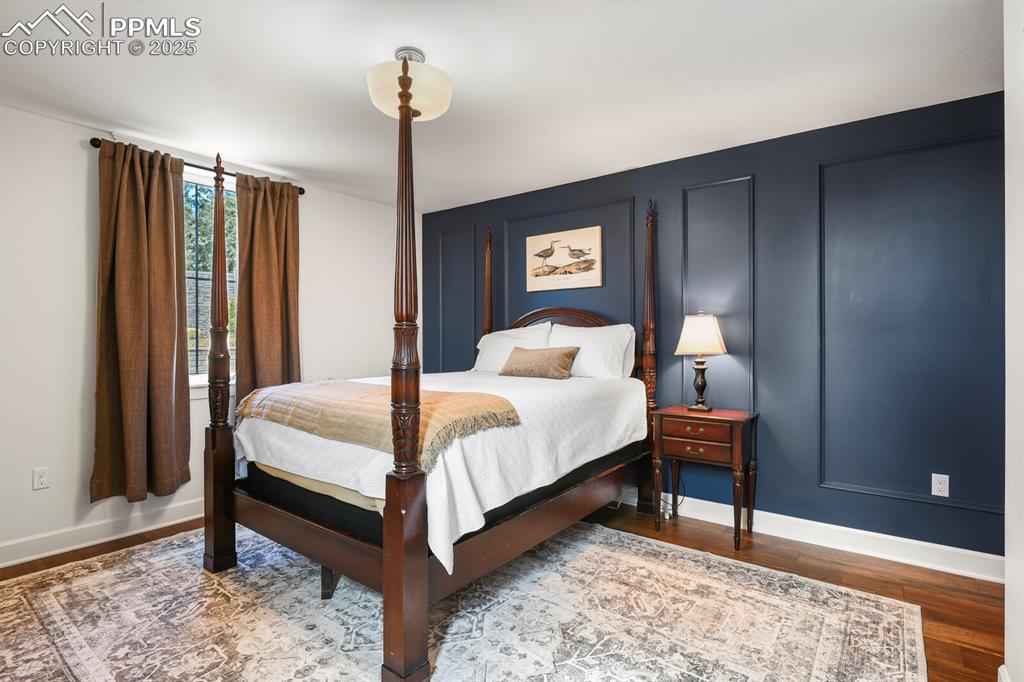 Image 12 of 32: Bedroom