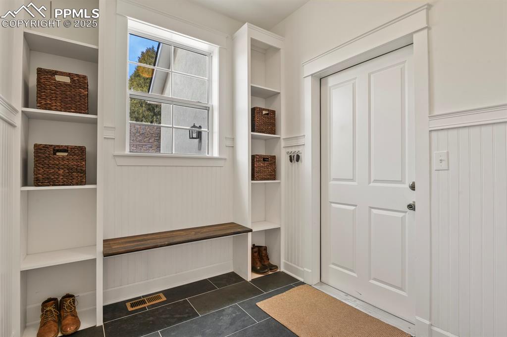 Image 14 of 32: Mud Room