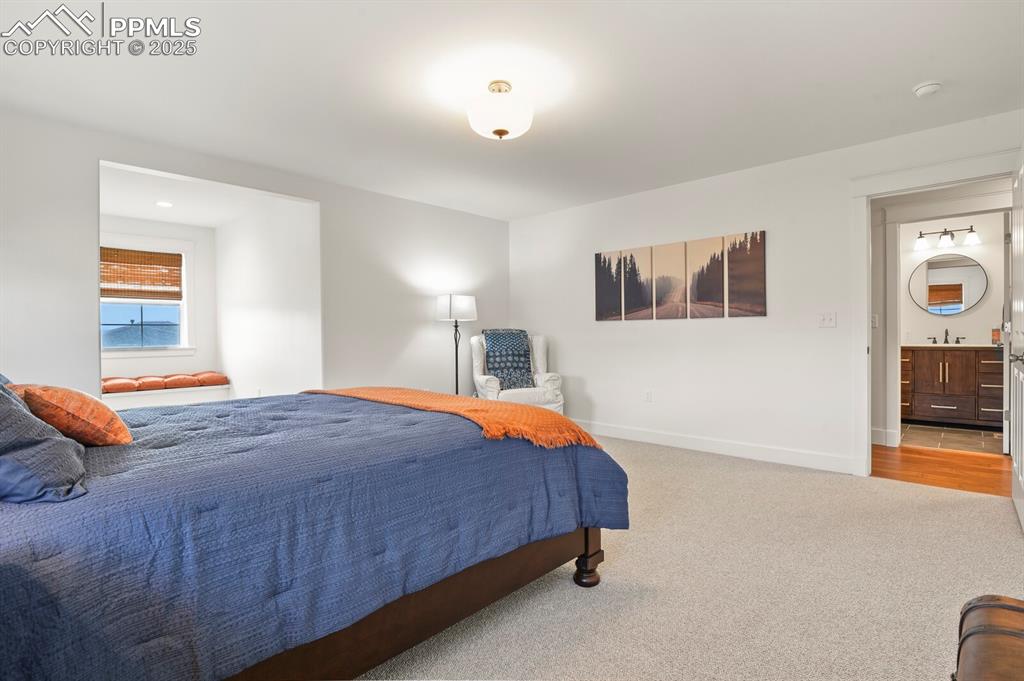 Image 24 of 32: Bedroom