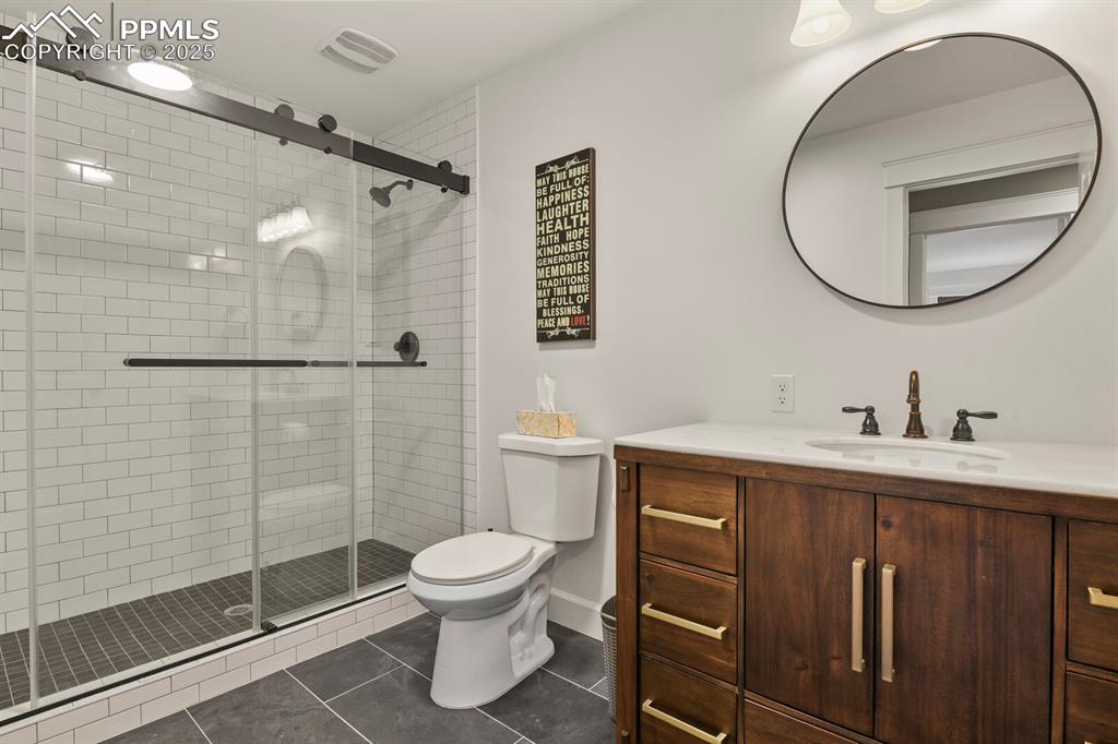 Image 25 of 32: Bathroom