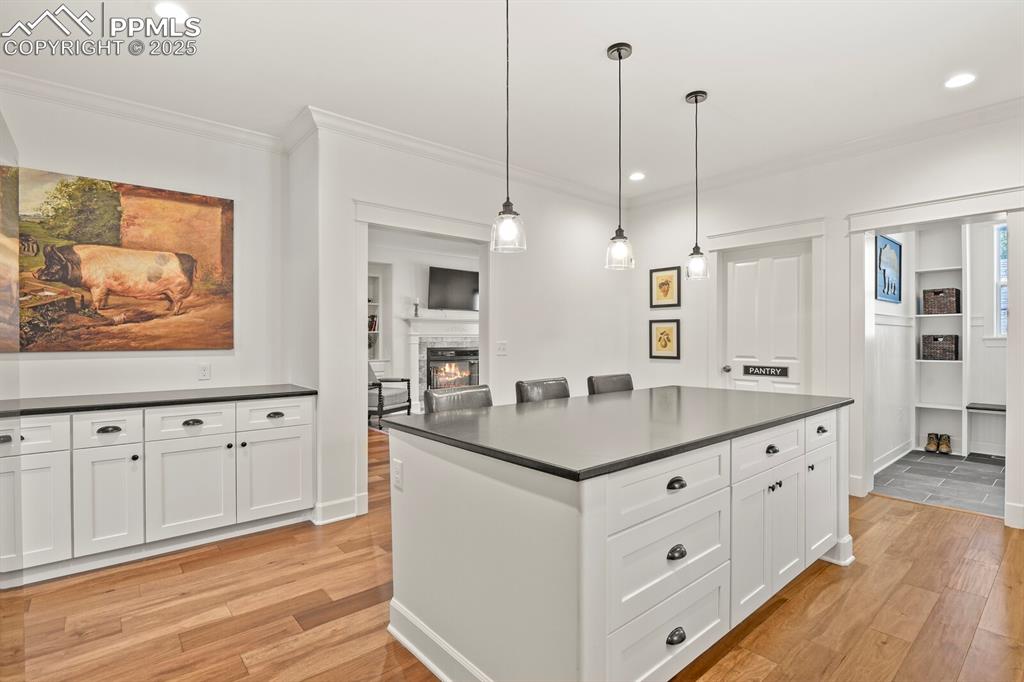 Image 4 of 32: Kitchen