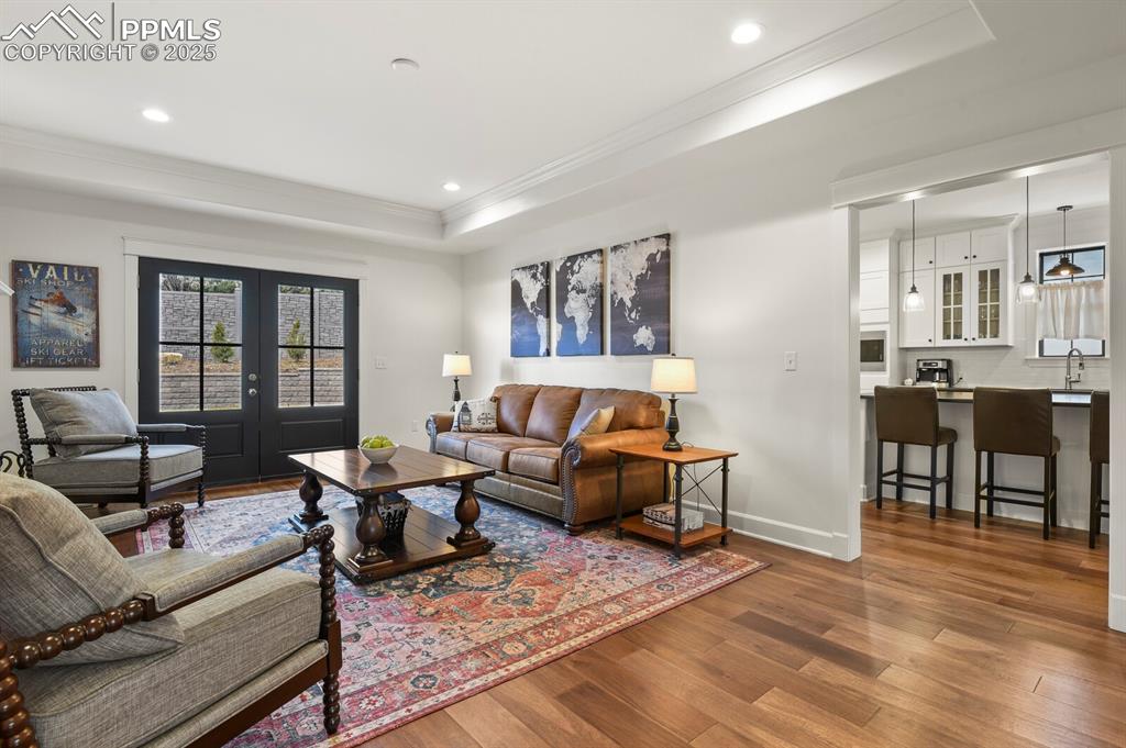 Image 7 of 32: Living Room