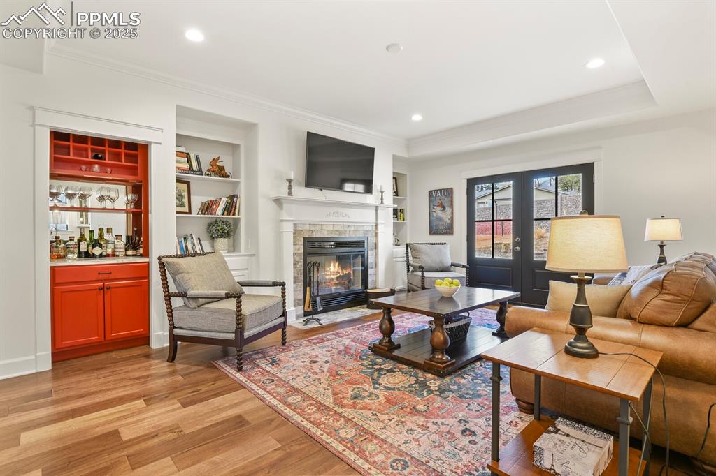 Image 8 of 32: Living Room