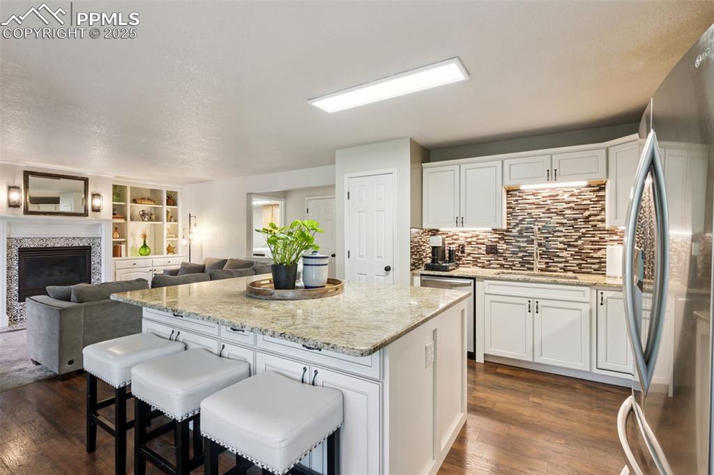 Image 10 of 41: Kitchen