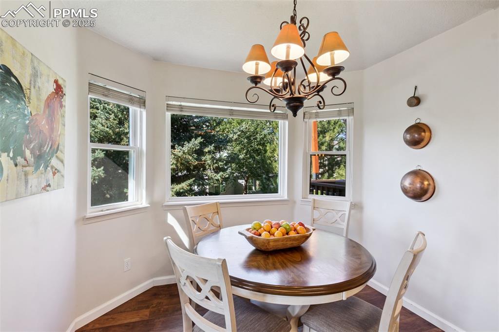 Image 11 of 41: Dining Area