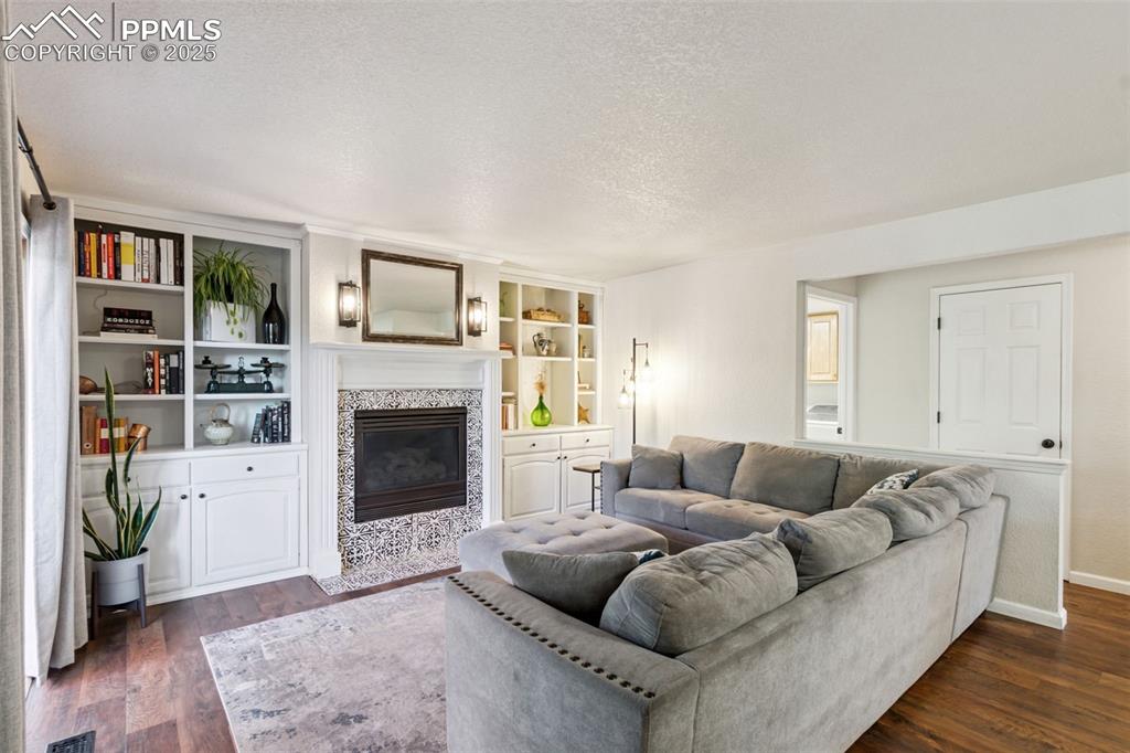 Image 12 of 41: Living Room