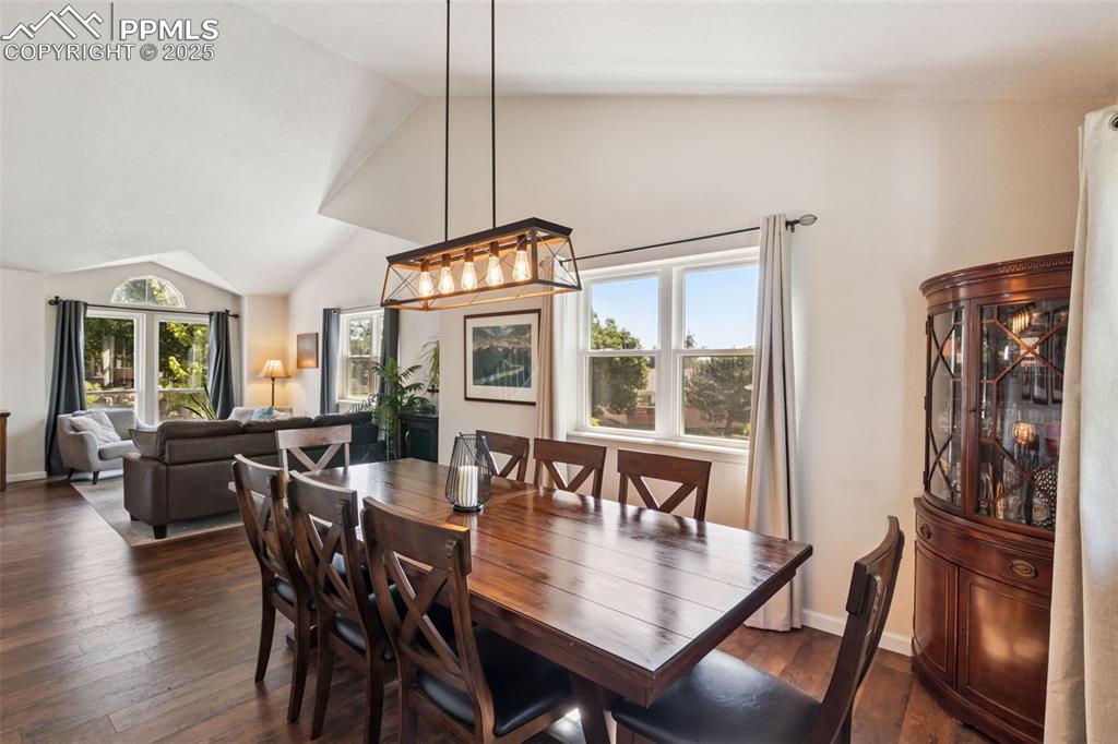 Image 7 of 41: Dining Area