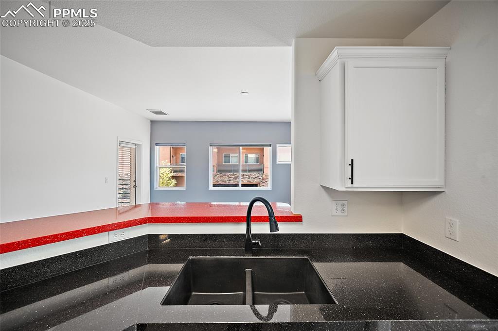 Image 5 of 34: Kitchen