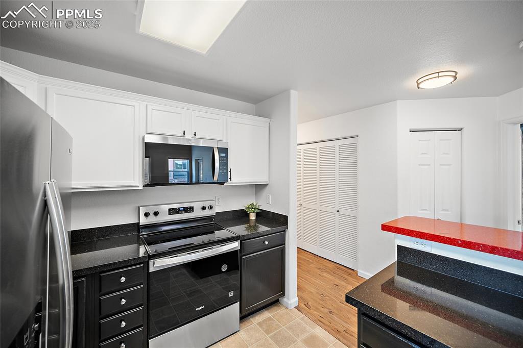 Image 6 of 34: Kitchen