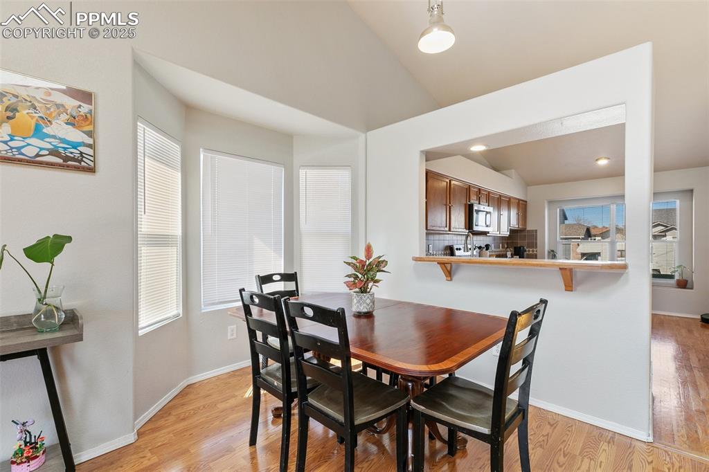 Image 7 of 29: Dining Area