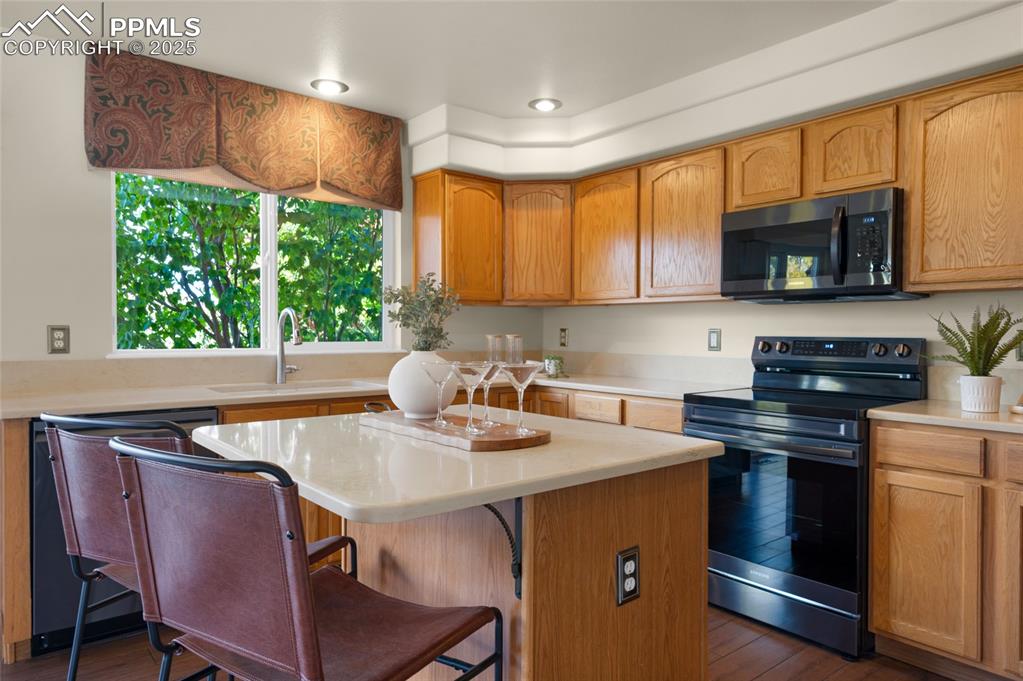 Image 12 of 38: Kitchen