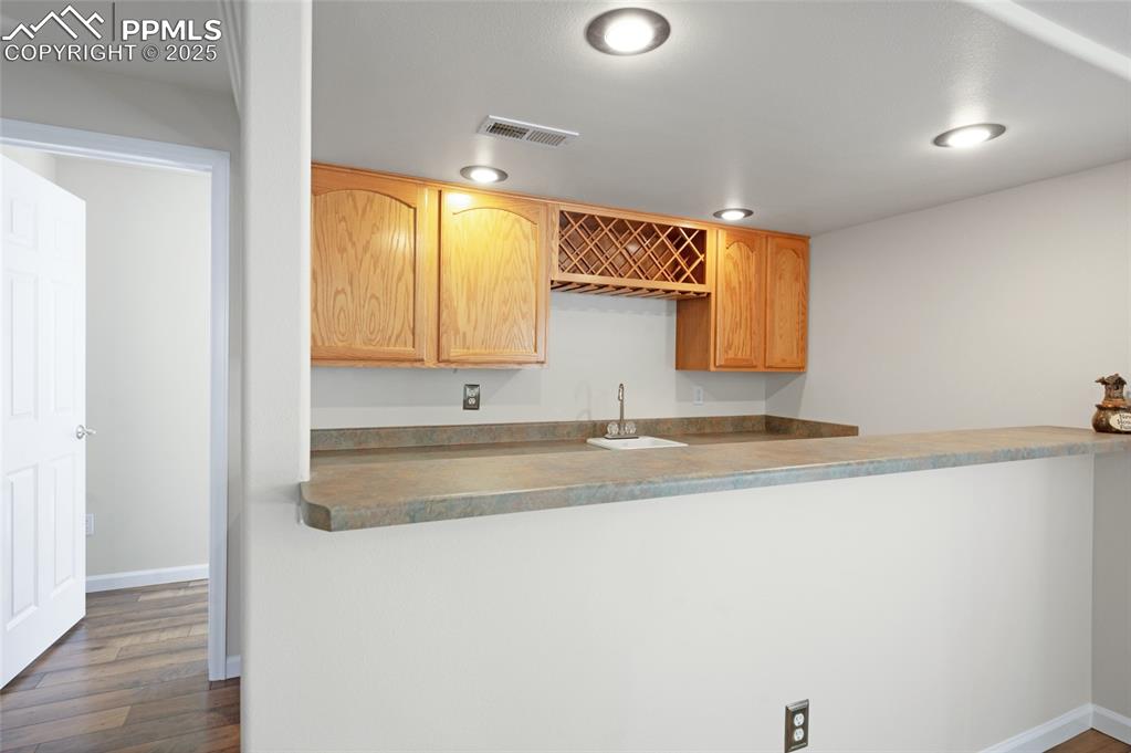 Image 24 of 38: Kitchen