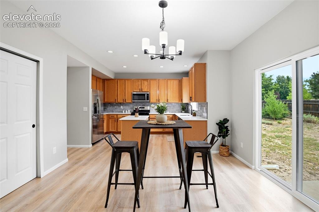 Image 10 of 50: Kitchen