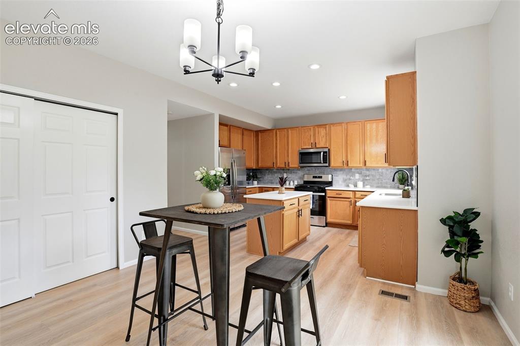Image 11 of 50: Kitchen