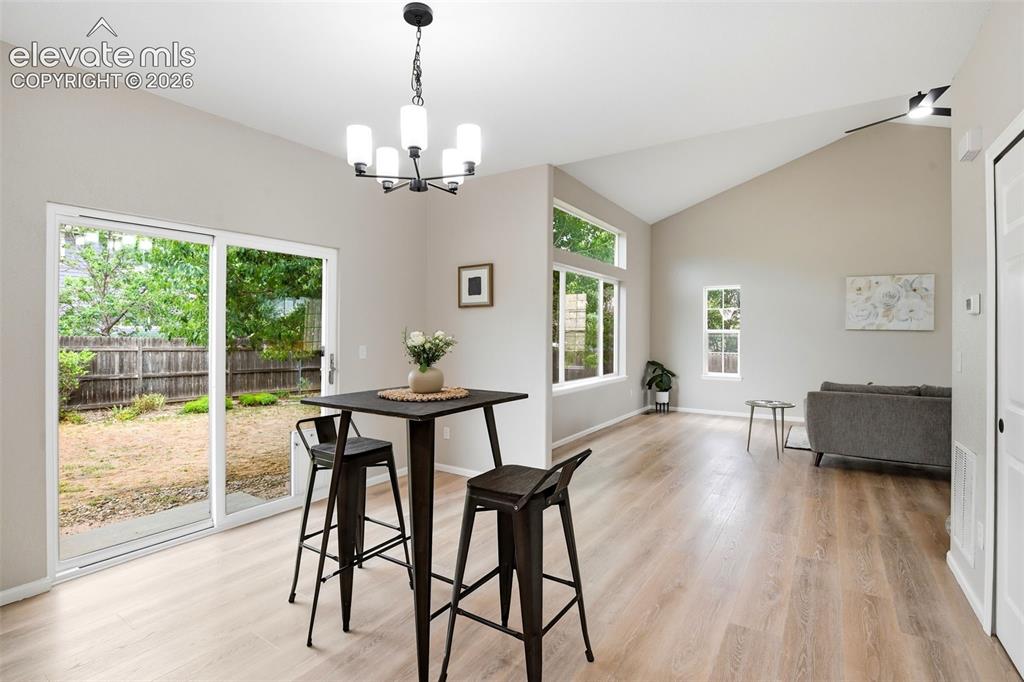 Image 12 of 50: Dining Area