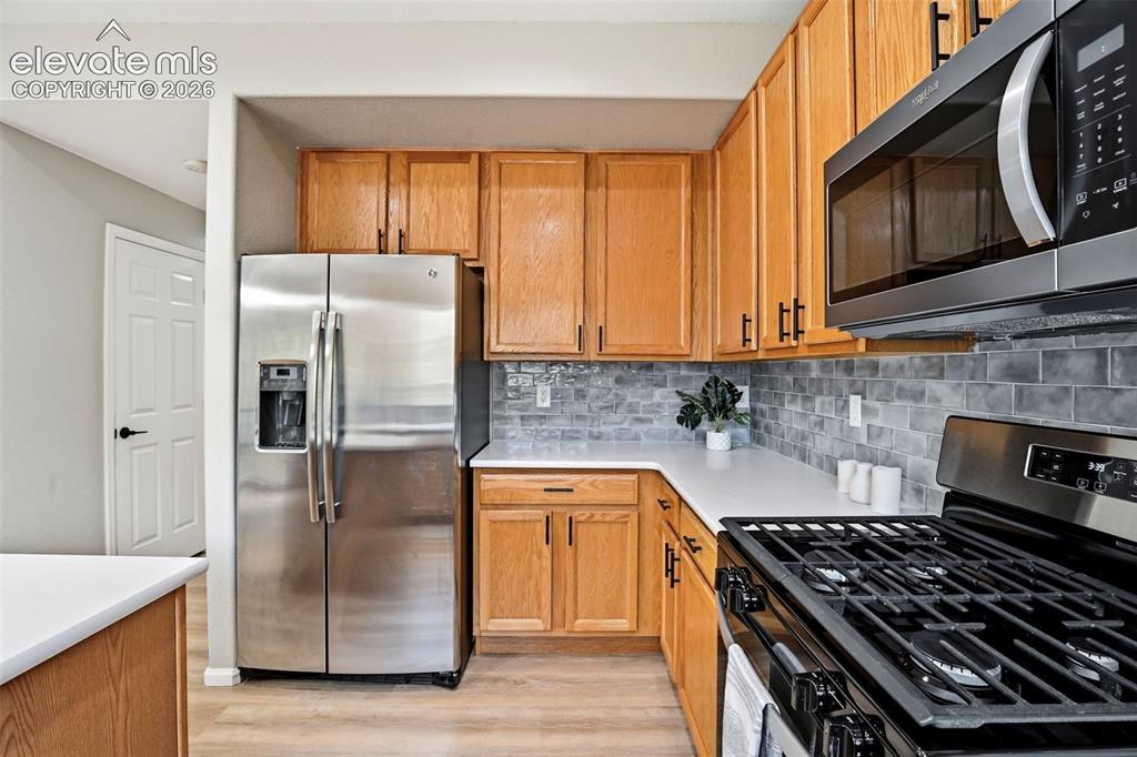 Image 15 of 50: Kitchen