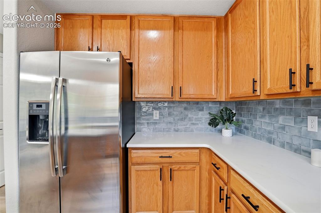 Image 18 of 50: Kitchen