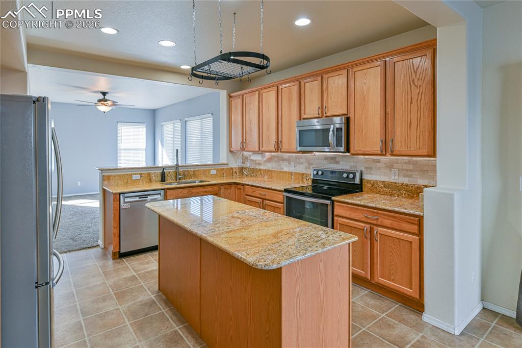 Image 4 of 34: Kitchen