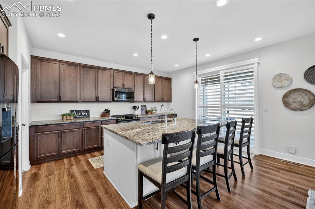 Image 11 of 50: Kitchen