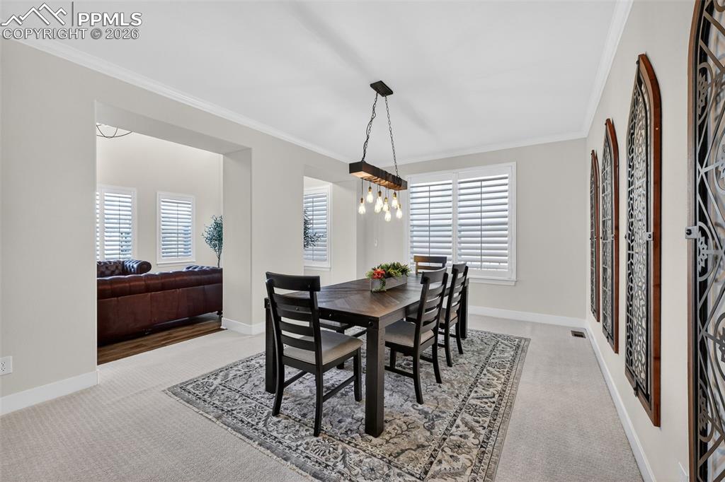 Image 15 of 50: Dining Area