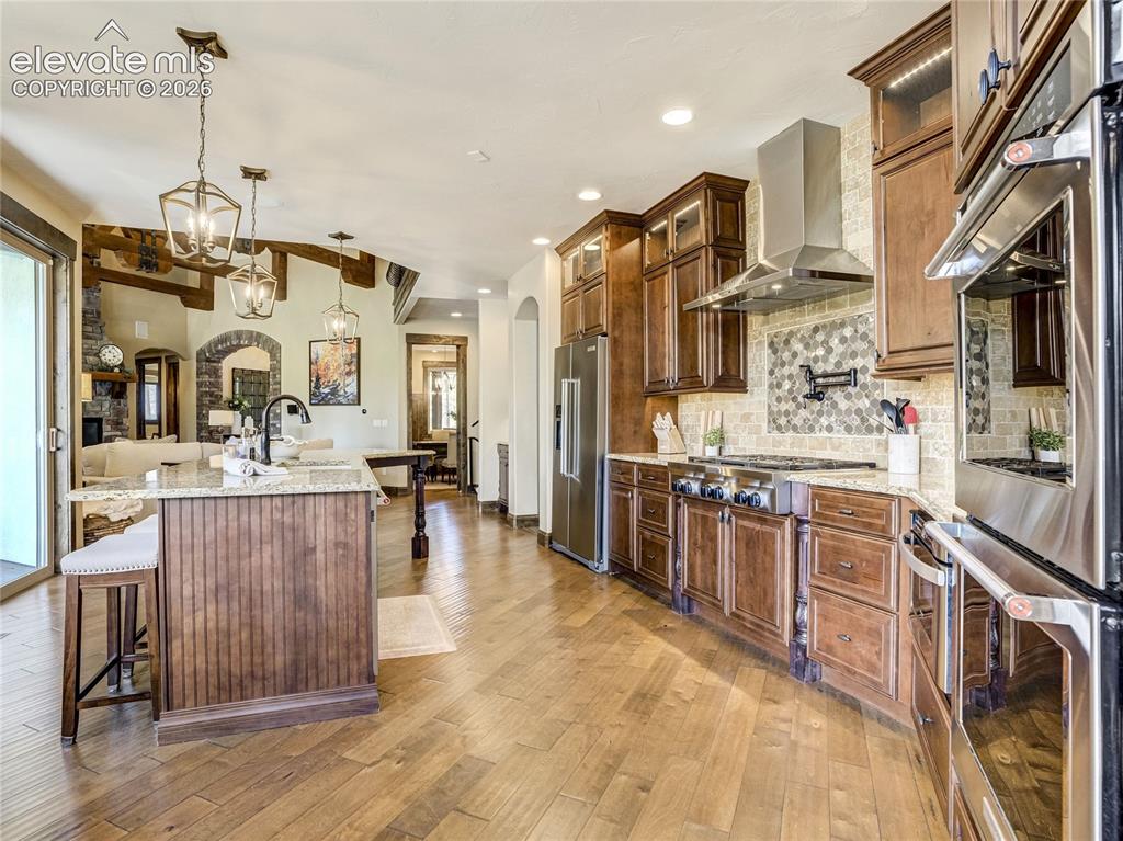 Image 18 of 50: Kitchen