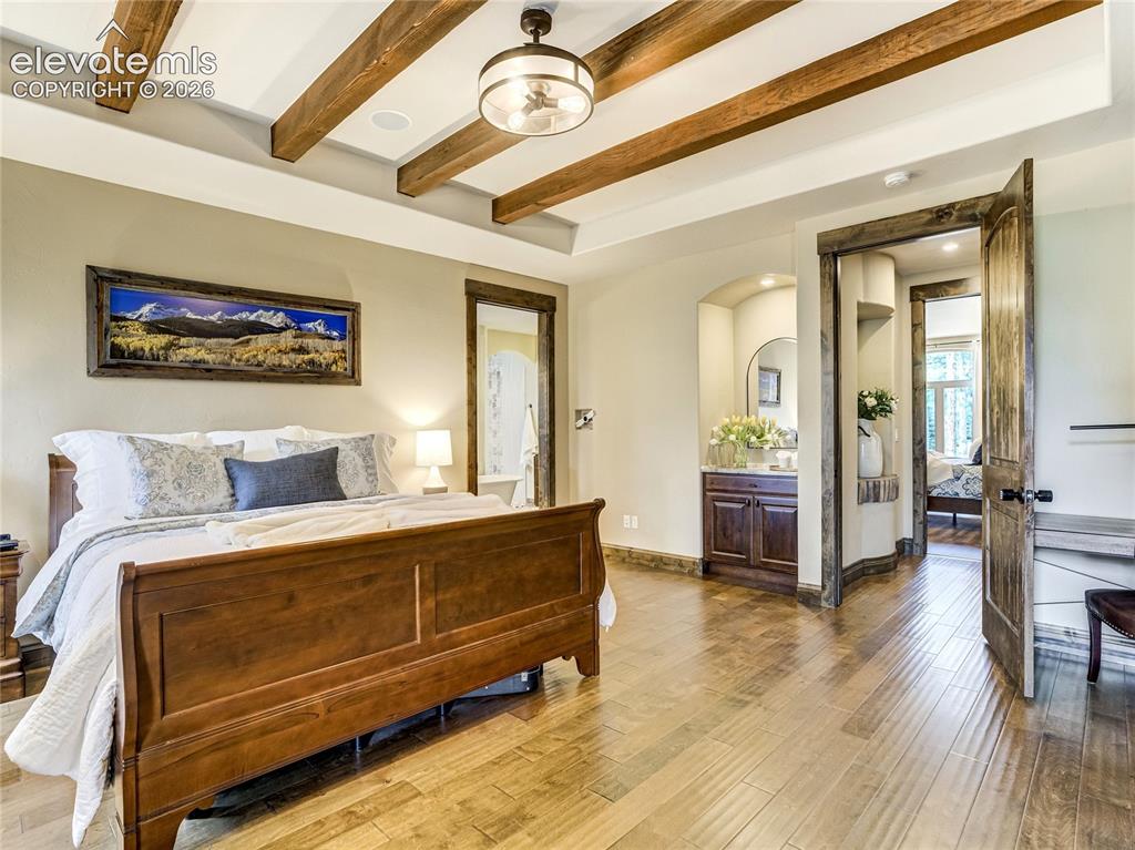 Image 22 of 50: Kitchen