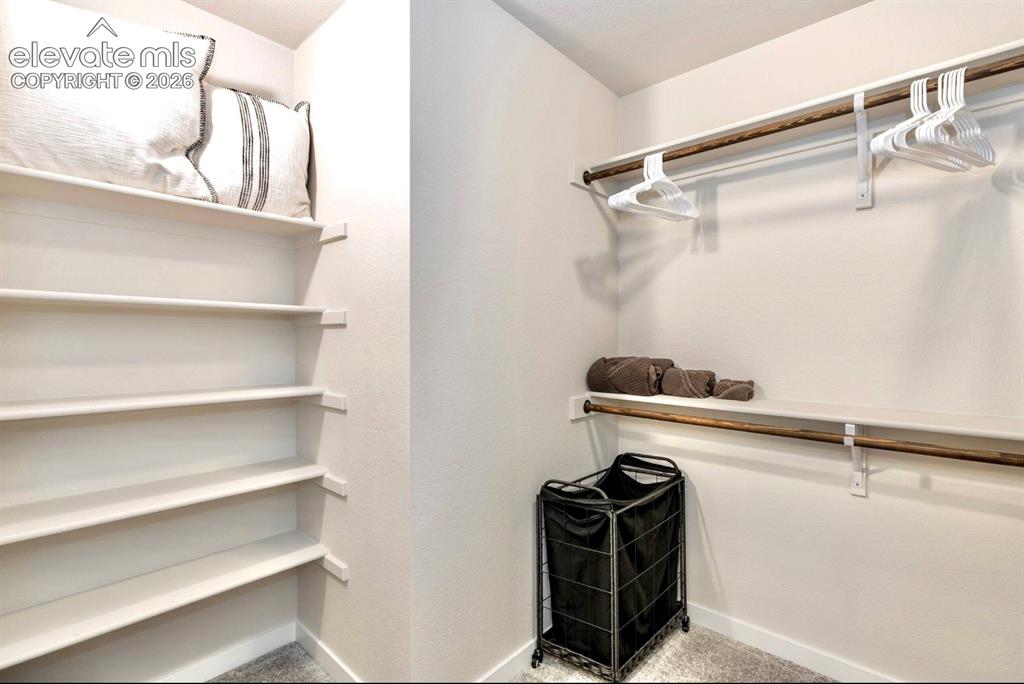 Image 16 of 33: Closet