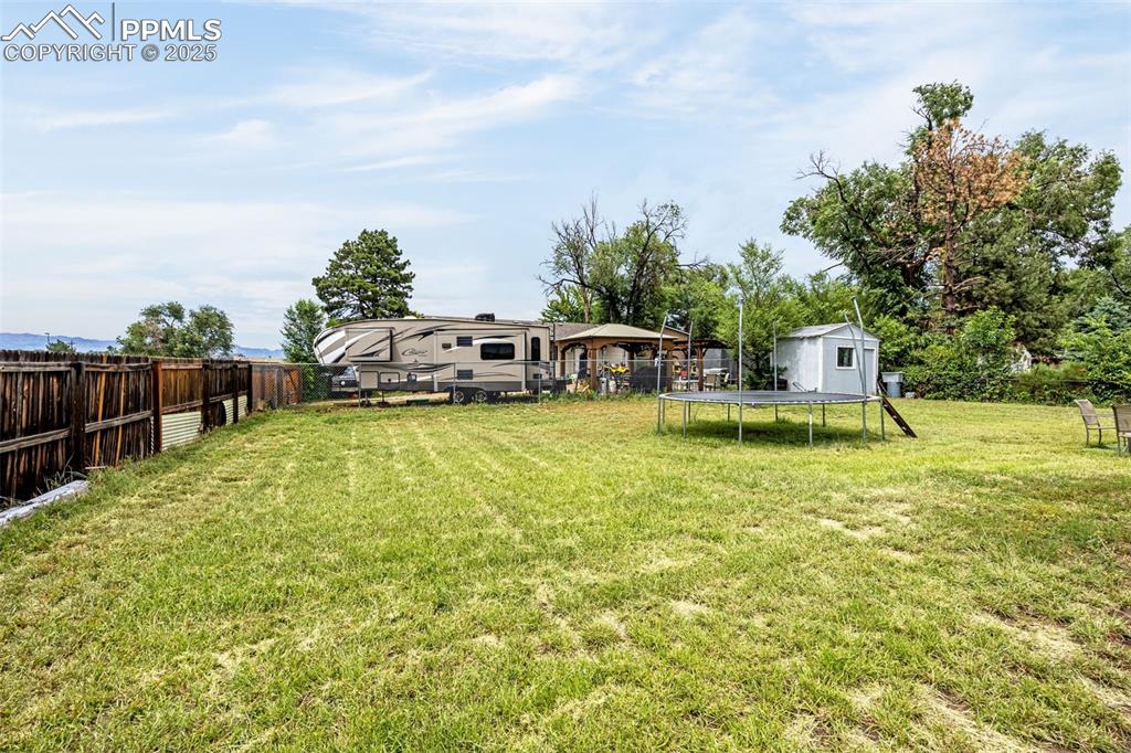 Image 15 of 23: Yard