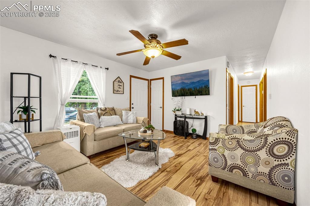 Image 2 of 23: Living Room