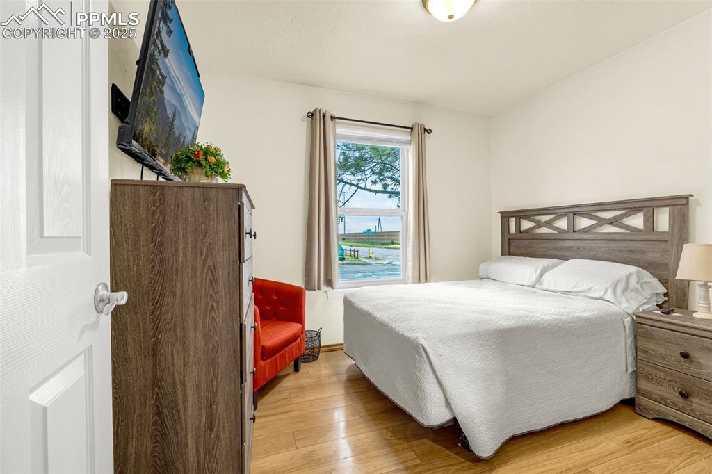 Image 8 of 23: Bedroom