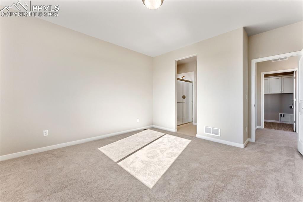 Image 11 of 32: Bedroom