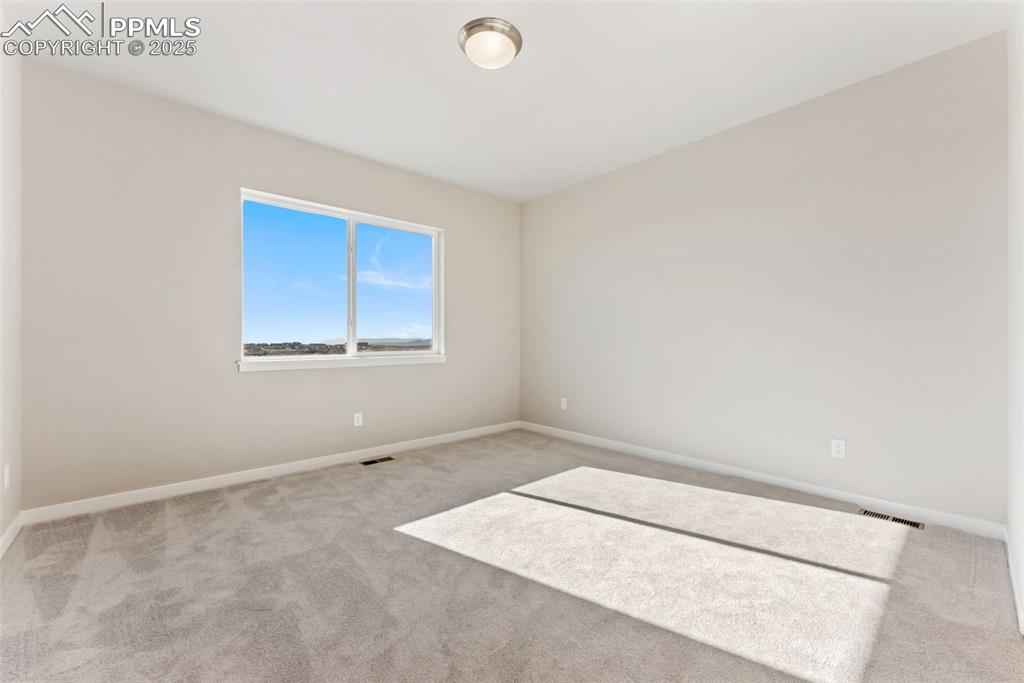 Image 12 of 32: Bedroom