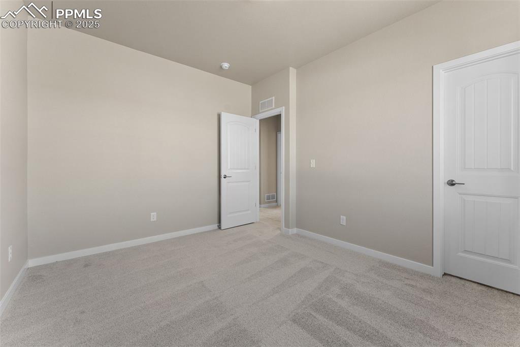 Image 19 of 32: Bedroom