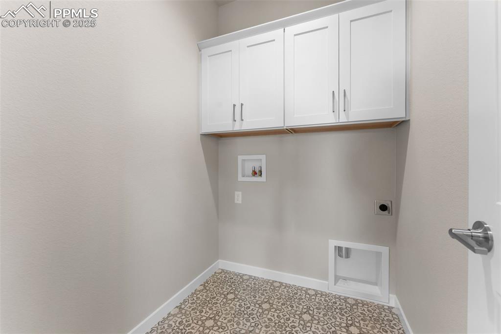 Image 20 of 32: Laundry