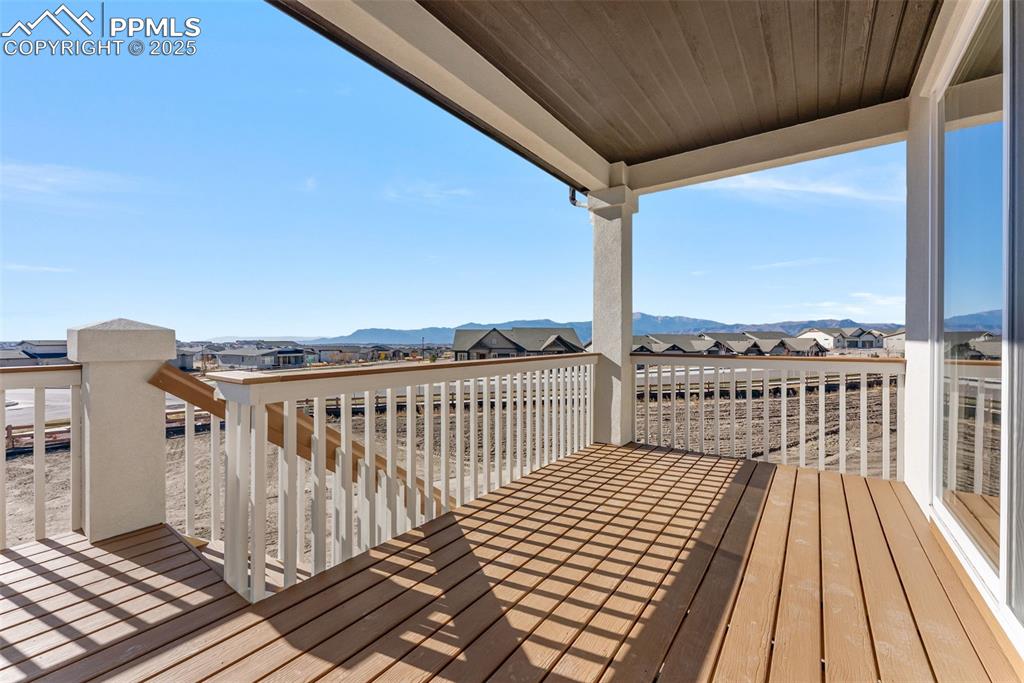 Image 29 of 32: Deck